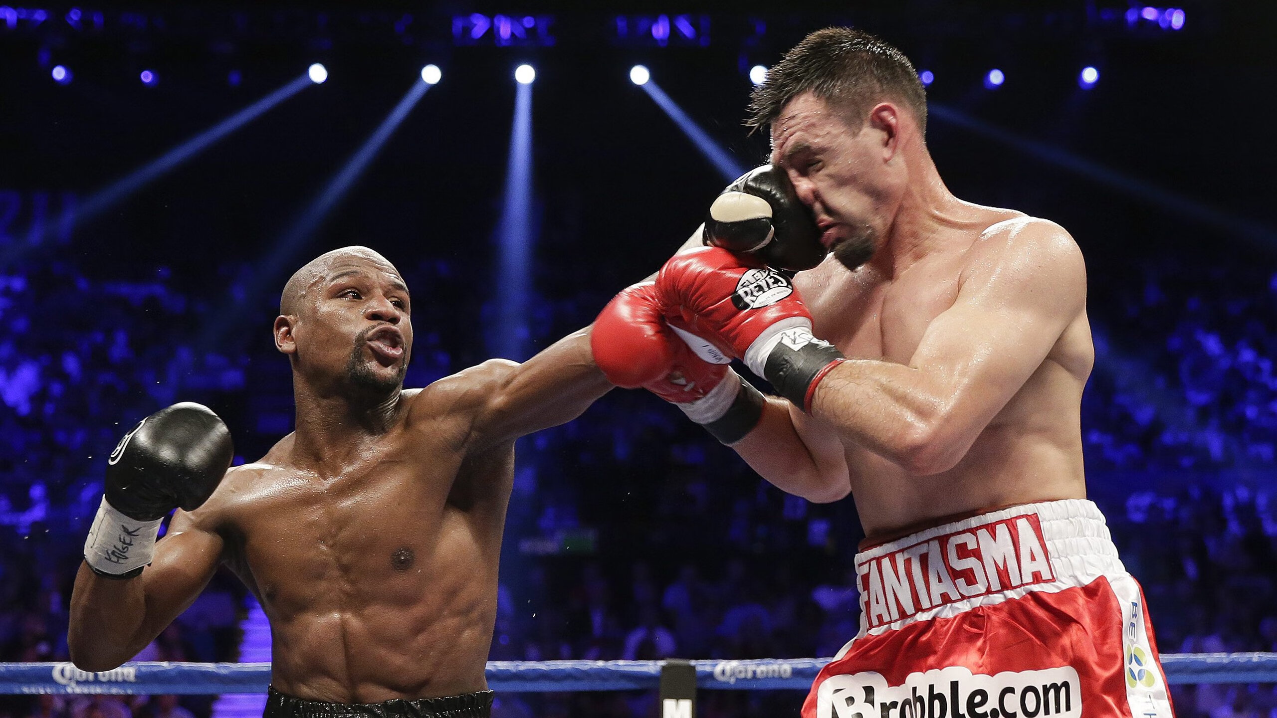 开云体育充值-悬念重重！那些欧冠最扣人心弦的比赛时刻，欧冠史上最经典的比赛